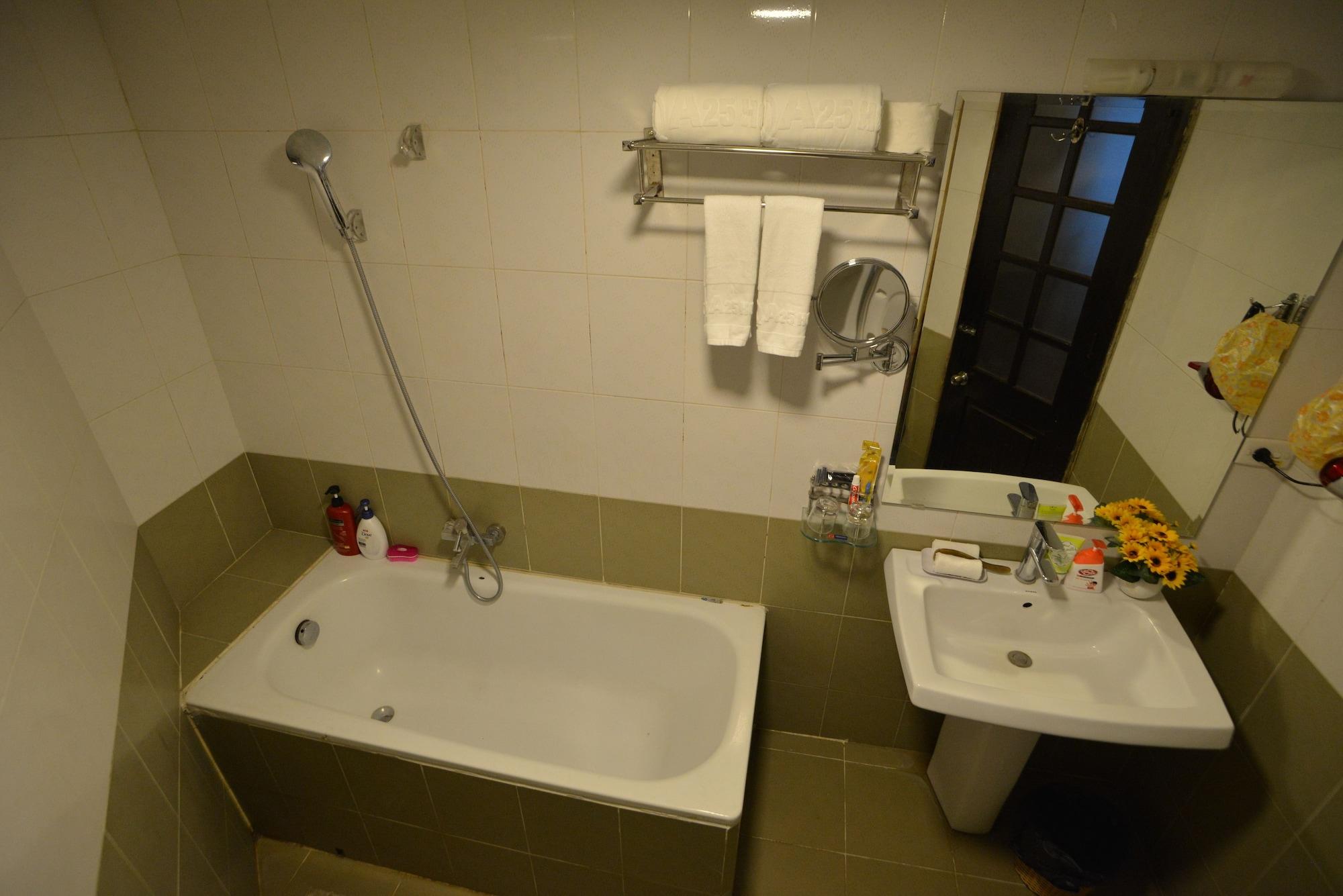 A25 Hotel - 96 Hai Bà Trưng Hanói Exterior foto